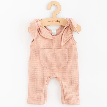 New Baby rózsaszín muszlin kertésznadrág 68-as méretben, kényelmes és stílusos választás babák számára.
