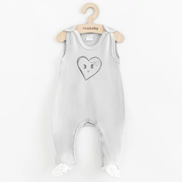 New Baby szív mintás pamut rugdalózó, praktikus patentos záródással, kényelmes babák számára.
