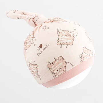 New Baby sapka, arany bojttal, 100% pamut, széles szegély, képekkel díszítve, kényelmes viselet.