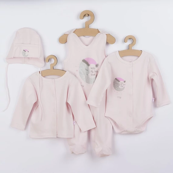 Koala rózsaszín 4 részes baba együttes, 100% pamut, hosszú ujjú body, rugdalózó, kabátka és sapka.