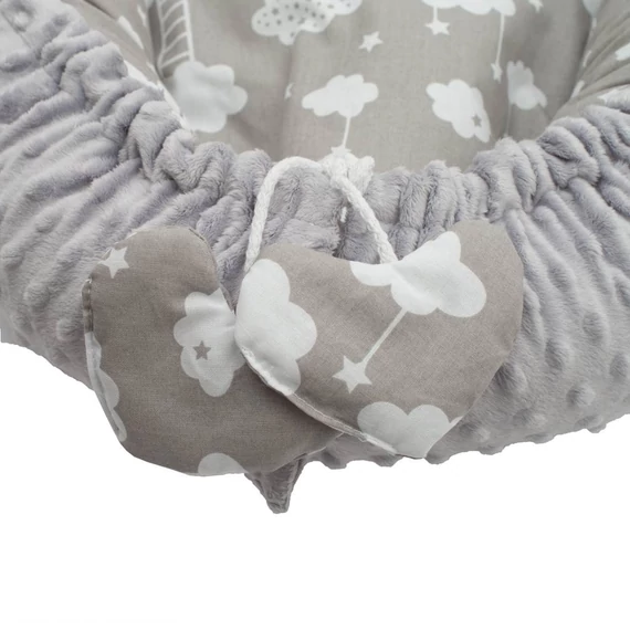 kényelmes és praktikus kisbabák számára.|||New Baby szürke fészek paplannal