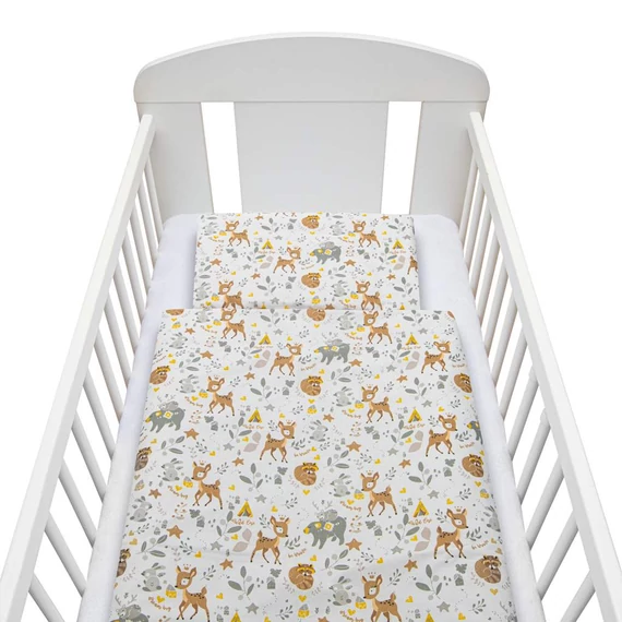 New Baby fehér kétrészes ágyneműgarnitúra csillagos mintával, 100% pamut, 40x60 cm párnahuzat, 100/135 cm takaró.
