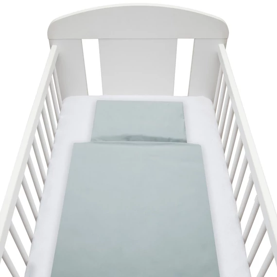 Kétrészes New Baby Dominik ágyneműgarnitúra, zöld színben, 100% pamut, antiallergén párna és paplan.
