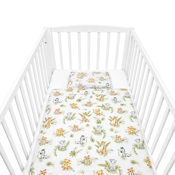 New Baby fehér kétrészes ágyneműgarnitúra csillagos mintával, 100% pamut, 40x60 cm párnahuzat, 100/135 cm takaróhuzat.