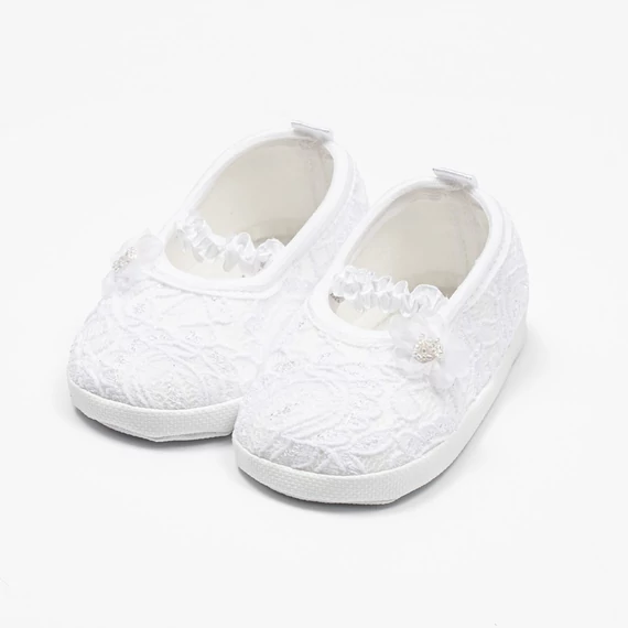 NEW BABY fehér kiscipő 0-3 hónapos babáknak, kényelmes, rugalmas talppal, 10 cm-es talpbetéttel.