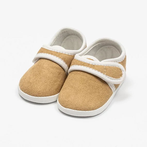New Baby barna babacipő, 3-6 hónaposoknak, kényelmes, tépőzáras, rugalmas talppal, védi a lábat.
