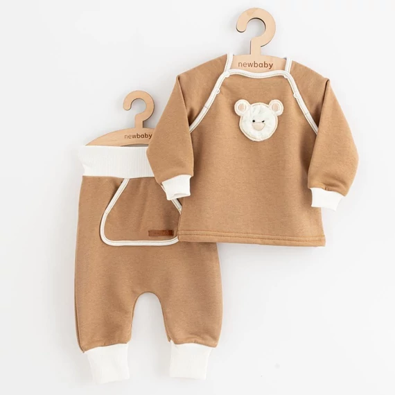 Stílusos New Baby baba 2-részes együttes, barna, 86-os méret, maci mintával, kényelmes pamut anyagból.