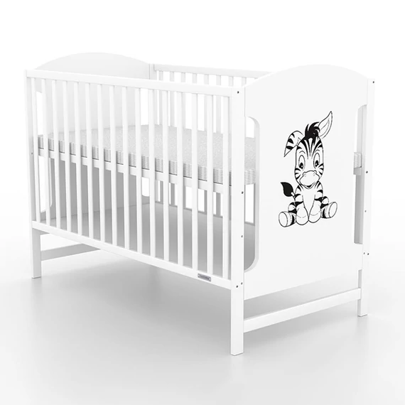 New Baby fehér gyerekágy, fenyőfa, 125x65x90 cm, biztonságos és modern, 3 magassági szinttel.