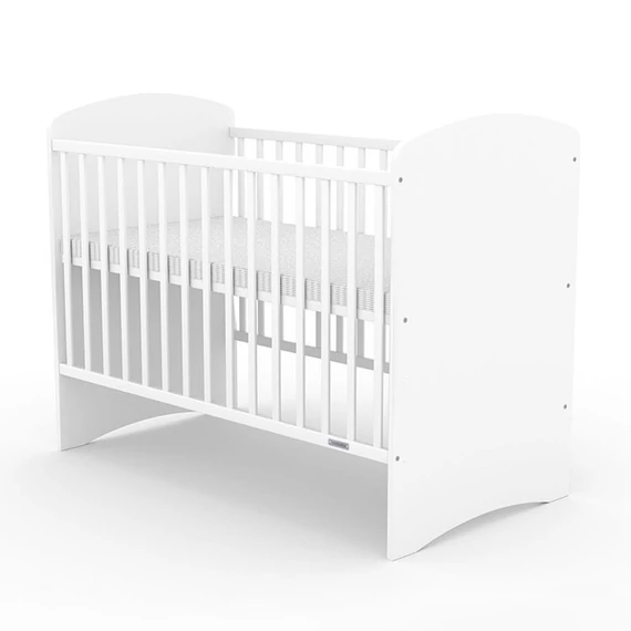 New Baby fehér gyerekágy, 125x70x95 cm, fenyőfa anyag, 3 magassági szint, biztonságos és modern kialakítás.