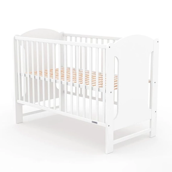 New Baby gyermek kiságy, fehér, 125x68x88 cm, FSC tanúsított fenyő, 3 kivehető elem, biztonságos és modern design.