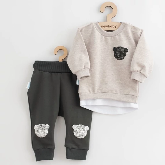 Bézs New Baby Brave Bear baba együttes 56-os méretben, 3D-s mackóval és kényelmes melegítőanyagból.
