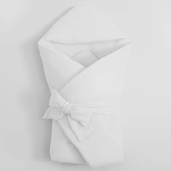 NEW BABY muszlinpólya, fehér, 75x75 cm, légáteresztő, meleg és kényelmes babáknak.