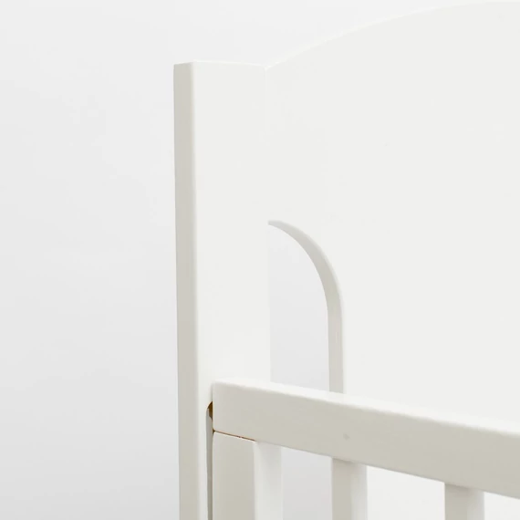 biztonságos és kényelmes alvást biztosít.|||New Baby fenyő kiságy