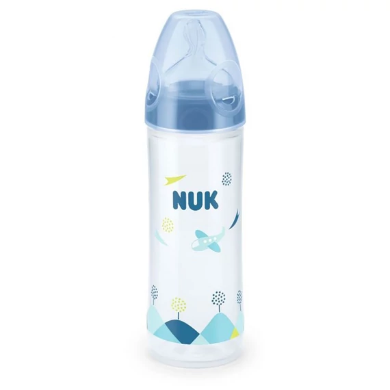 NUK LOVE 250 ml kék cumisüveg 6-18 hónapos babáknak, ortodontikus szopókával, kólika elleni védelemmel.