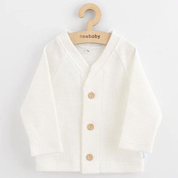 New Baby fehér baba kabát, 74-es méret, elegáns gombos rögzítéssel, 100% pamut, ideális mindennapi viseletre.
