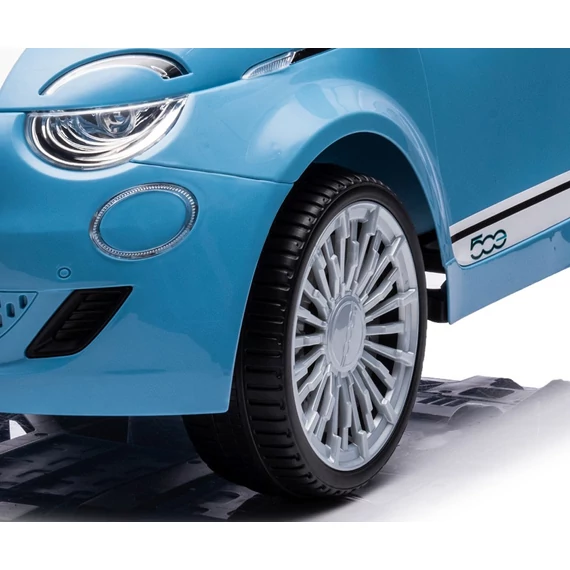 távirányítóval.|||FIAT 500e elektromos autó