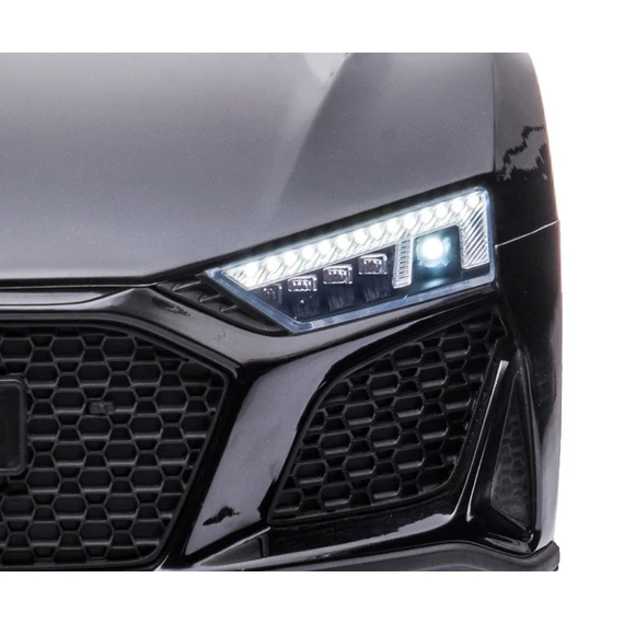 biztonságos R8 ülés.|||**Audi R8 Spyder akkumulátoros kabrió