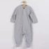 New Baby szürke baba kezeslábas, 86-os méret, 100% pamut, patentos záródás az egyszerű öltöztetésért.
